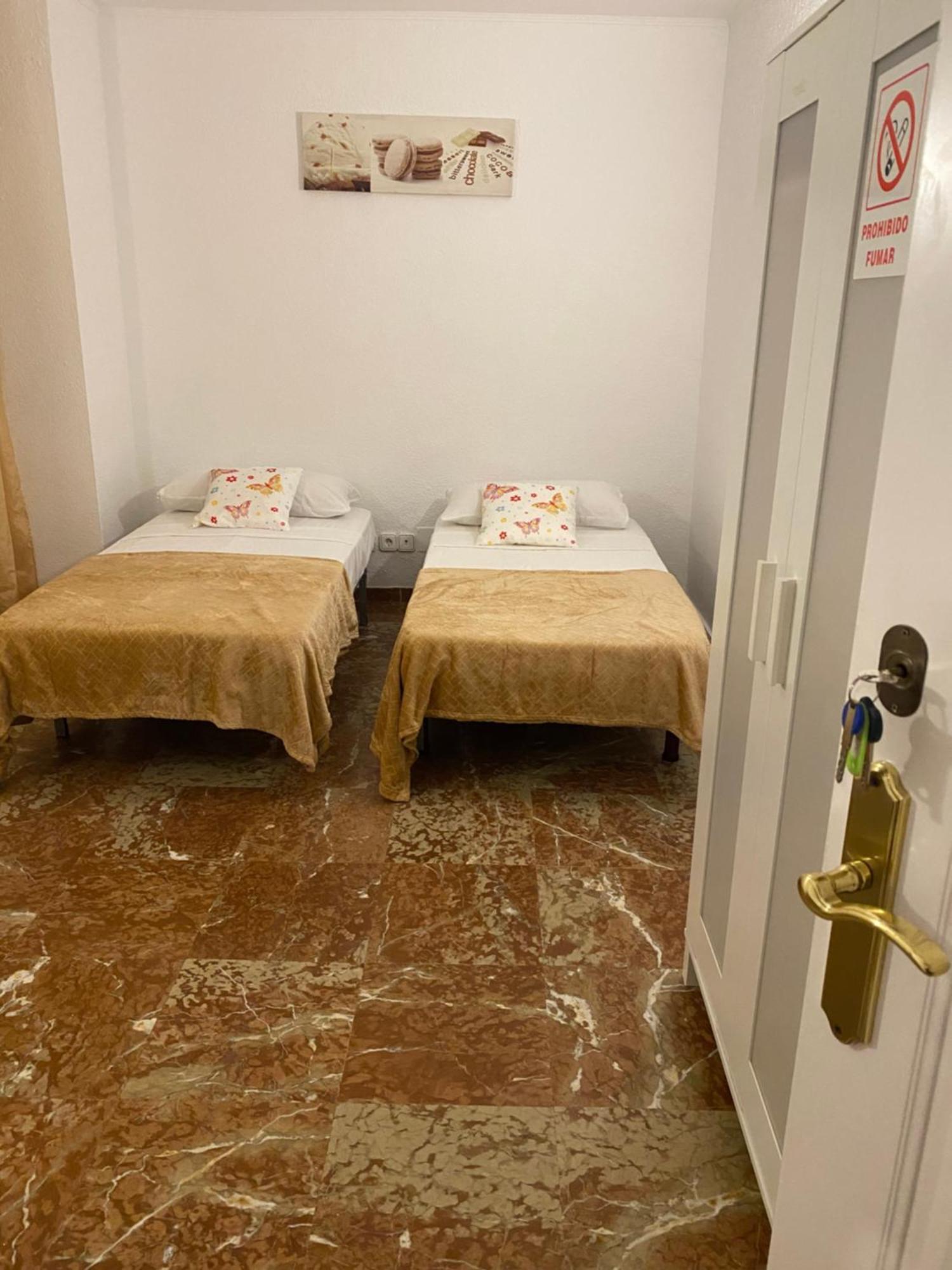 Pension El Dorado Alicante Esterno foto